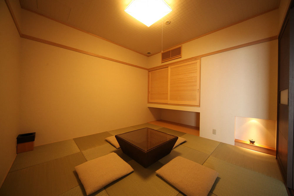 Amane Resort Seikai Beppu Esterno foto A traditional Japanese room with a kotatsu